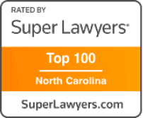 Logotipo de Super Lawyer Top 100 Carolina del Norte